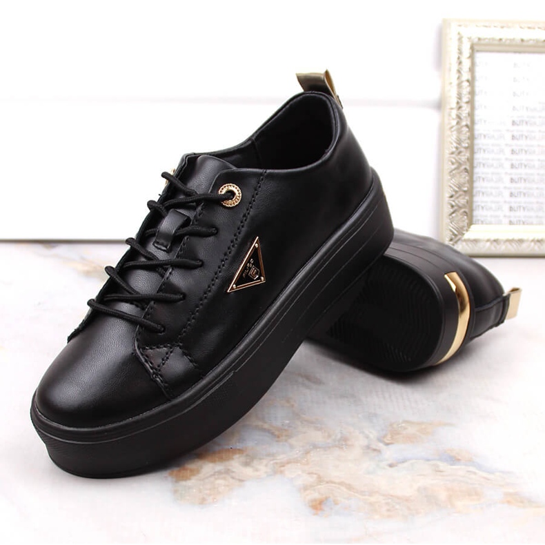 Naisten nahkakengät mustalla Filippo alustalla 1