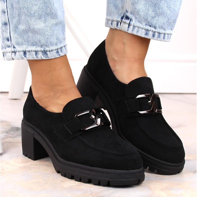 Mustat mokkanahkaiset korkokengät ketjulla Vinceza 10921 1