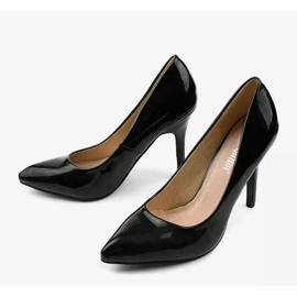 LEI-02-kantapäässä mustat pumput 2