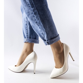 Valkoiset patentoidut Marcos-stilettot valkoinen 1