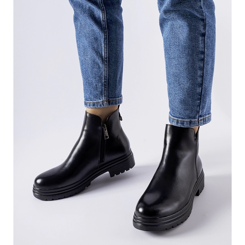 Vincezan mustat eristetyt saappaat 1