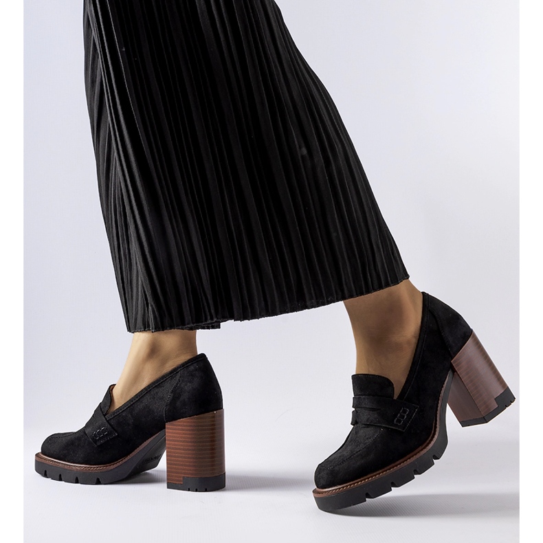 Vincezan mustat pumput nahkasisäkkeellä 1