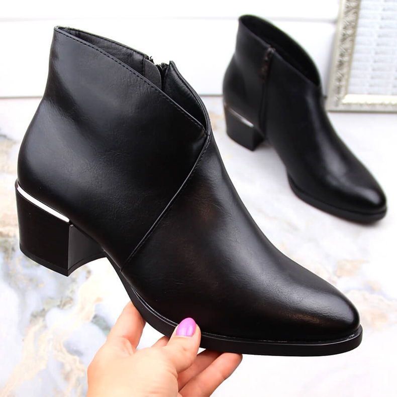 Naisten eristetyt korkeakorkoiset cowboysaappaat, musta Vinceza 58125 1