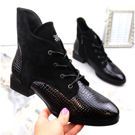 Mustat, eristetyt naisten tasakorkoiset saappaat Vinceza 16439 1