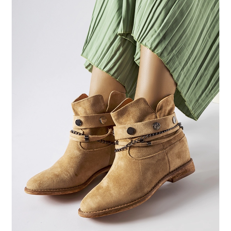 Rinehartin beige-eristetyt kiila saappaat 1