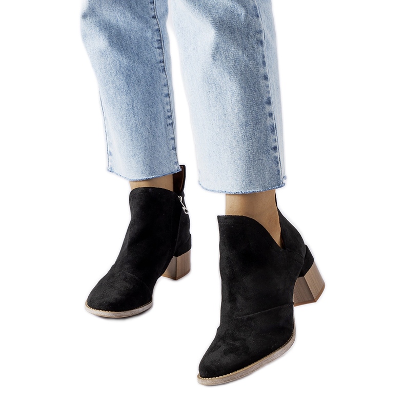 Mustat Busson-nilkkurit, joissa epäsäännöllinen päällinen 1