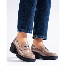 Shelovetin beige-väriset naisten patenttikengät 1