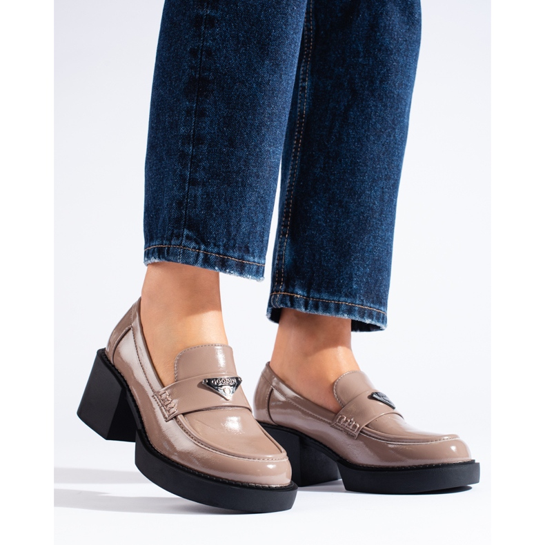 Shelovetin beige-väriset naisten patenttikengät 1