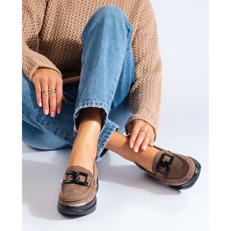 Naisten beige-mokkasiinit, joissa Shelovet-solki 1