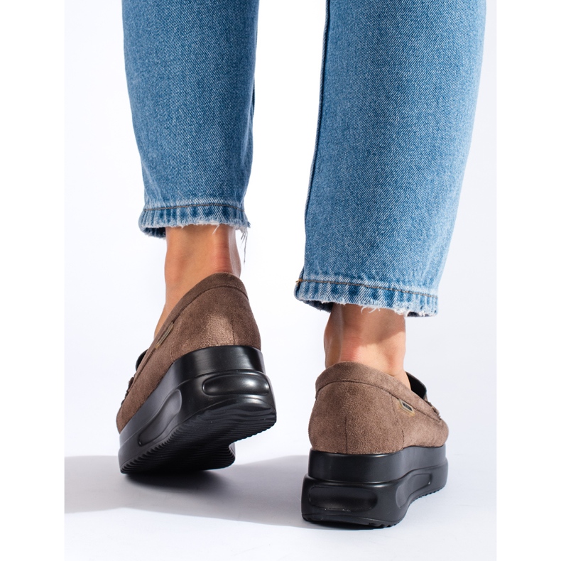 Naisten beige-mokkasiinit, joissa Shelovet-solki 2