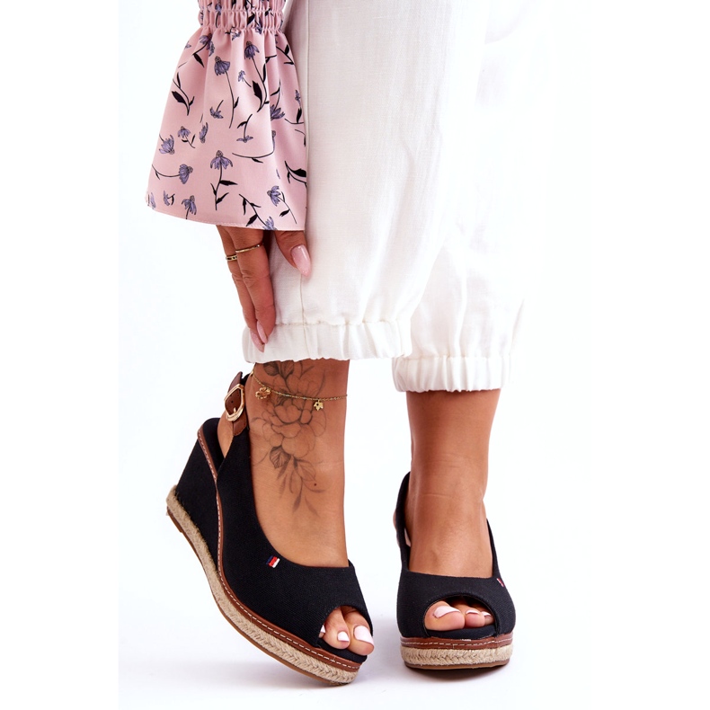 Naisten klassiset kiila sandaalit musta Katie 4