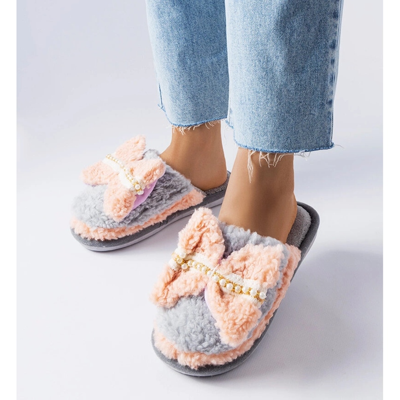 Harmaat ja vaaleanpunaiset tossut rusetilla 1