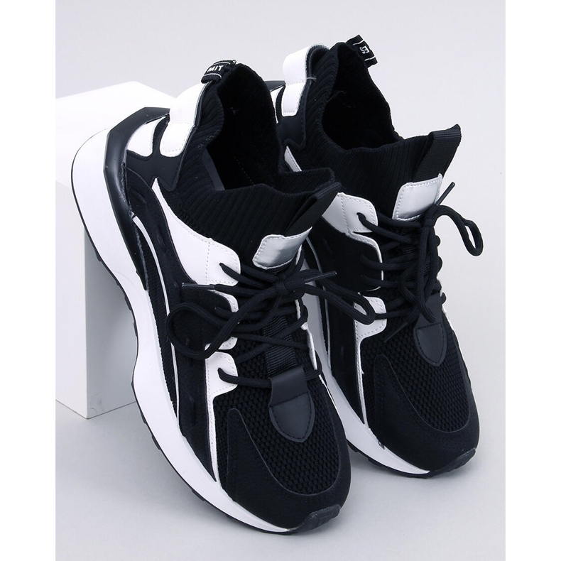 Boyce Mustat lenkkarit 1