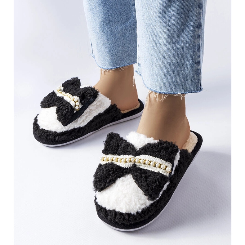 Mustavalkoiset tossut rusetilla 1