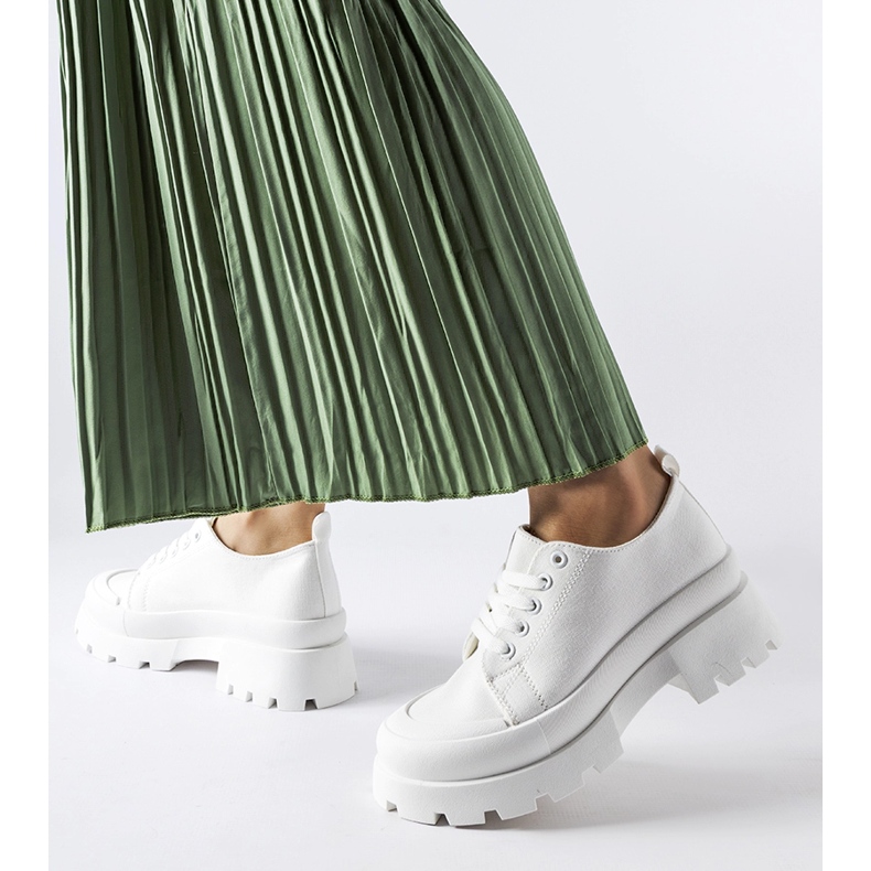 Valkoiset kengät massiivisella Pointe-pohjalla valkoinen 1