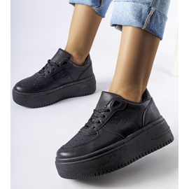 Mustat tennarit Kassab-alustalla 1