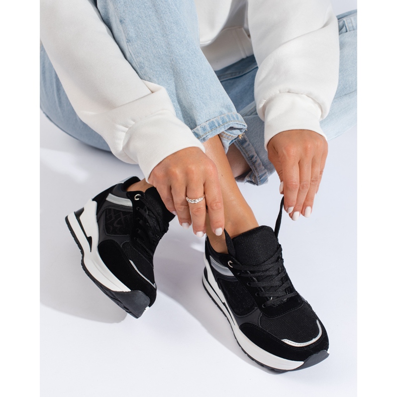 Mustat naisten tennarit, joissa valkoinen Shelovet-sisäosa 1