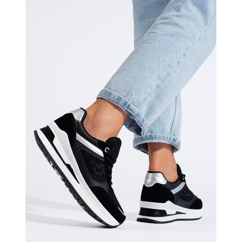 Mustat naisten tennarit, joissa valkoinen Shelovet-sisäosa 2