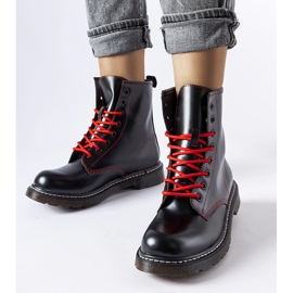 Inna Mustat saappaat koristeltu punaisella Rocco-langalla 1