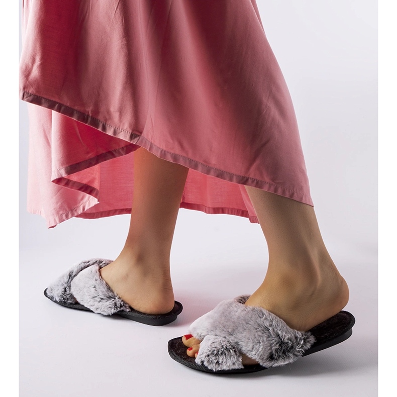 Domenican harmaat turkistossut 1