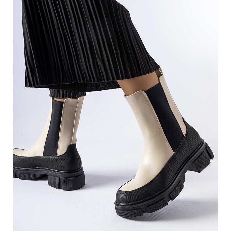 Faisalin beige-mustat nilkkurit 1