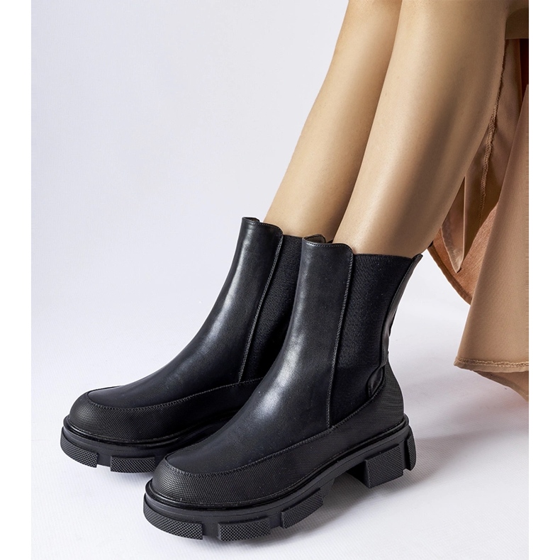 Faisalin mustat nilkkurit, joissa joustava päällinen 1