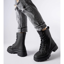 Inna Mustat tennarit, joissa mattapintainen Thiery-viimeistely 1