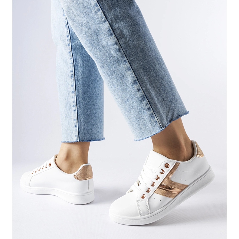 Valkoiset tennarit, joissa ruusukultainen Rizzo-aksentti valkoinen 1