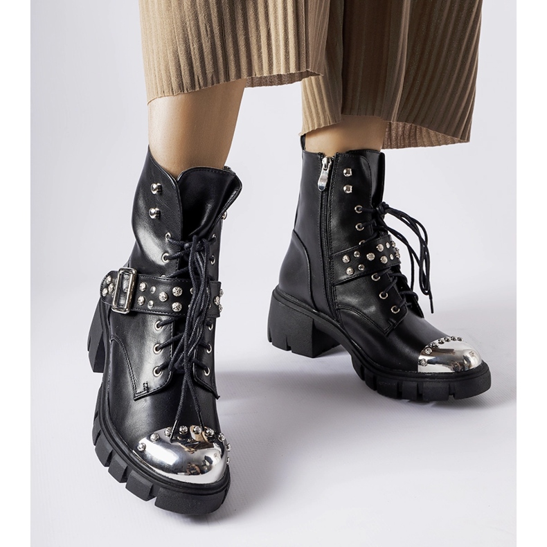 Garret mustat koristeelliset tasakorkoiset saappaat 1