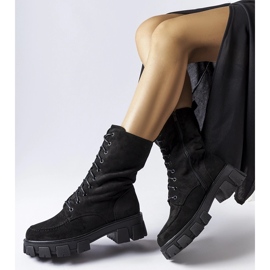 Mustat eko-mokkanahkatyöläiset Inesin kulutuspinnalla 2