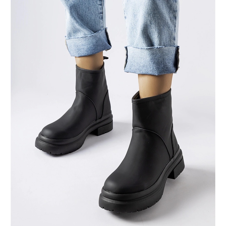 Mustat kumieristeiset Clotilde-nilkkurit 1