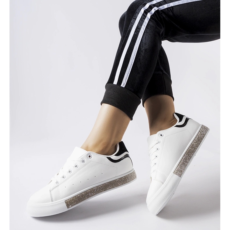 Valkoiset ja mustat tennarit, joissa on Dina strassit valkoinen 2