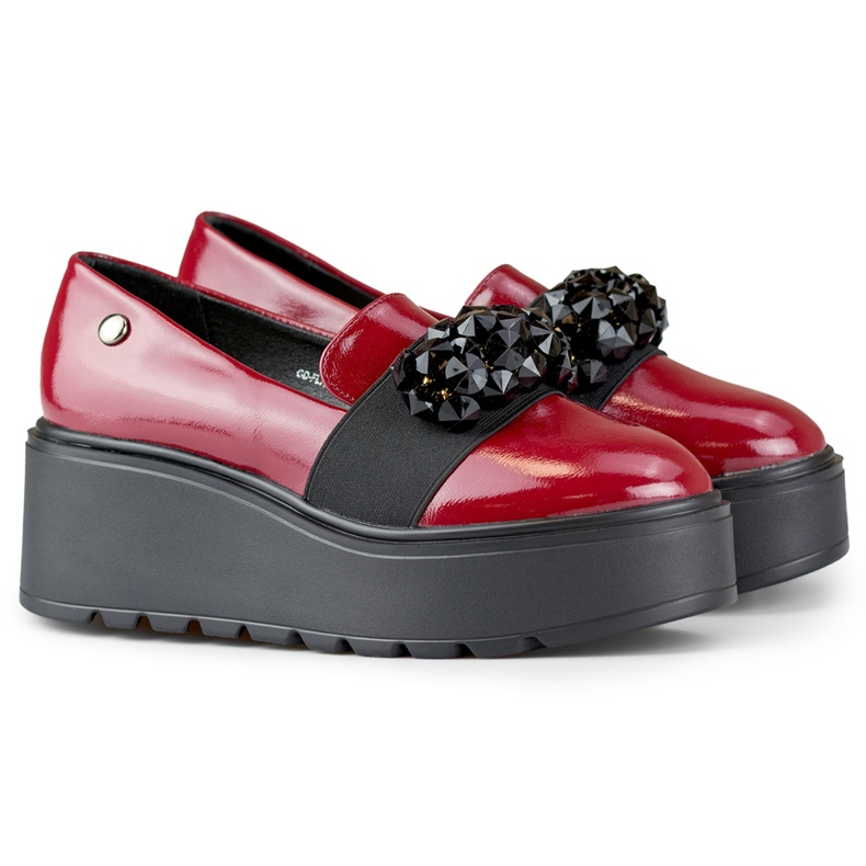 Naisten punaiset lakkokengät alustalla punainen 1