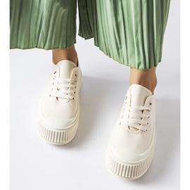 Beiget lenkkarit paksulla Rina-tasolla 1