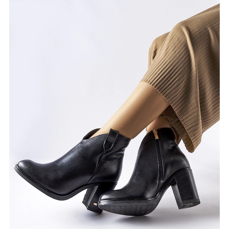 Karino mustat nahkaeristetyt saappaat 1