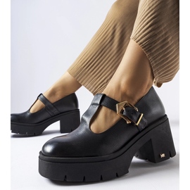 Inna Karinon mustat nahkakengät 1