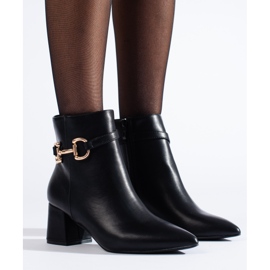 Mustat korkeakorkoiset nilkkurit, joissa Shelovet-solki 1