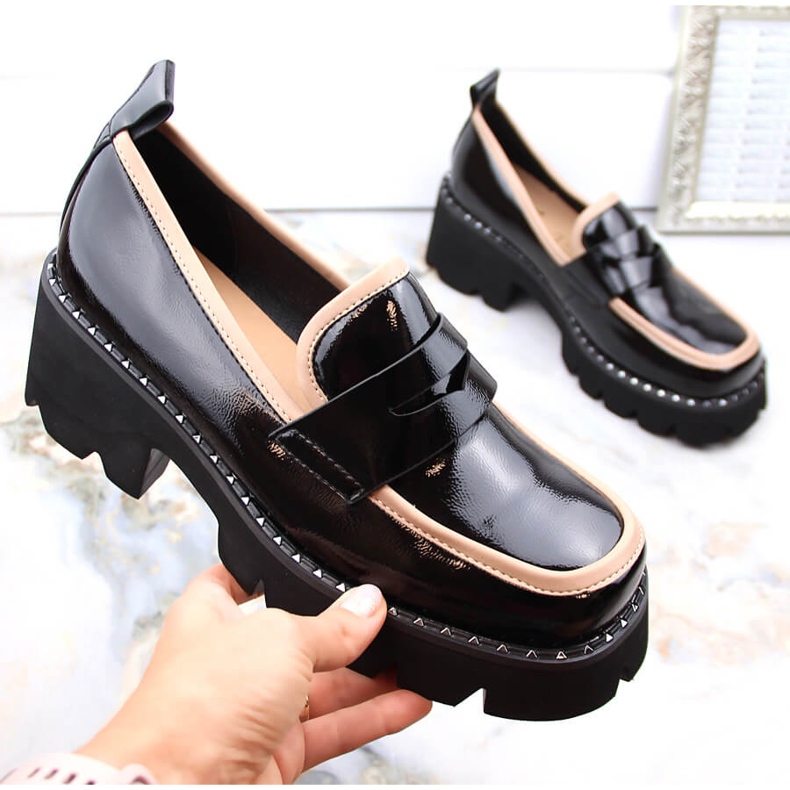 S.Barski Kiiltonahkaiset housut korkealla kantapäällä ja alustalla, musta D&amp;A MR870-32 1