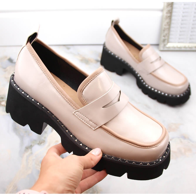 S.Barski Kiiltonahkaiset loaferit, joissa korkea kantapää ja alusta, beige 1