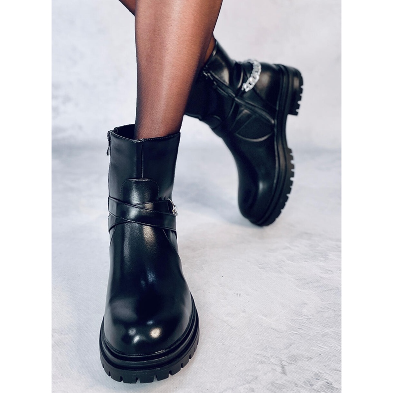 Cindy Mustat nilkkurit ketjulla 1