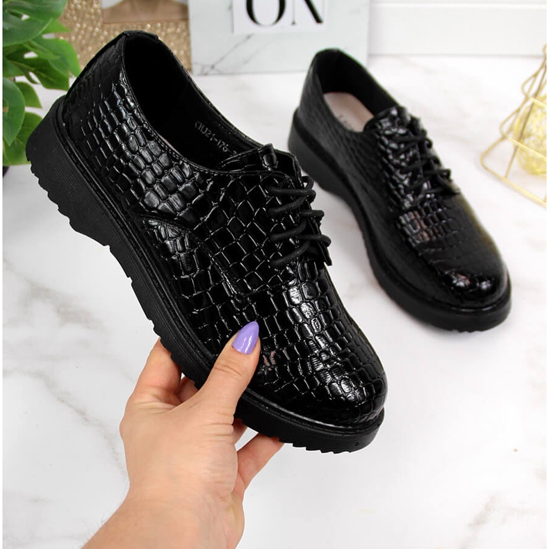 Naisten lakatut oxfordkengät, mustat, T.Sokolski J23-324 2