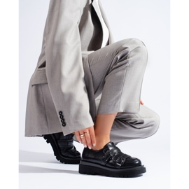 Mustat kengät, joissa paksu Shelovet-pohja 1