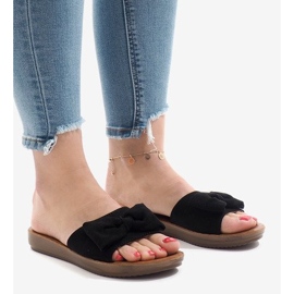 Mustat tossut keulalla 6376-1 1