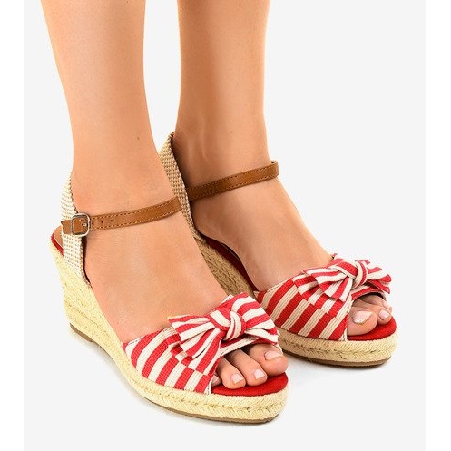 Punaiset kiilasandaalit, joissa keula W032 punainen 1