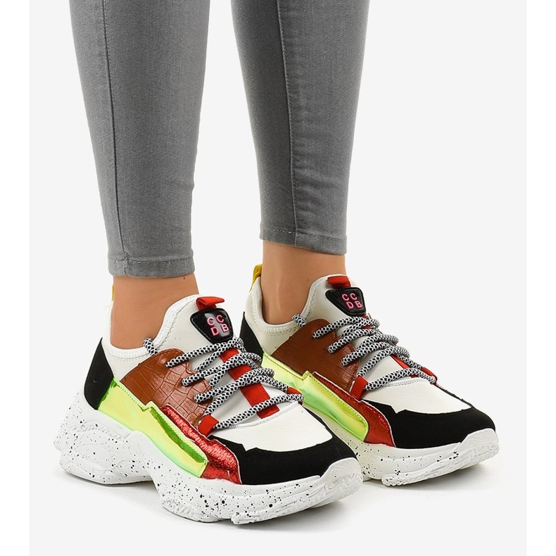 Valkoiset urheilukengät, joissa HL-03 valkoinen 1