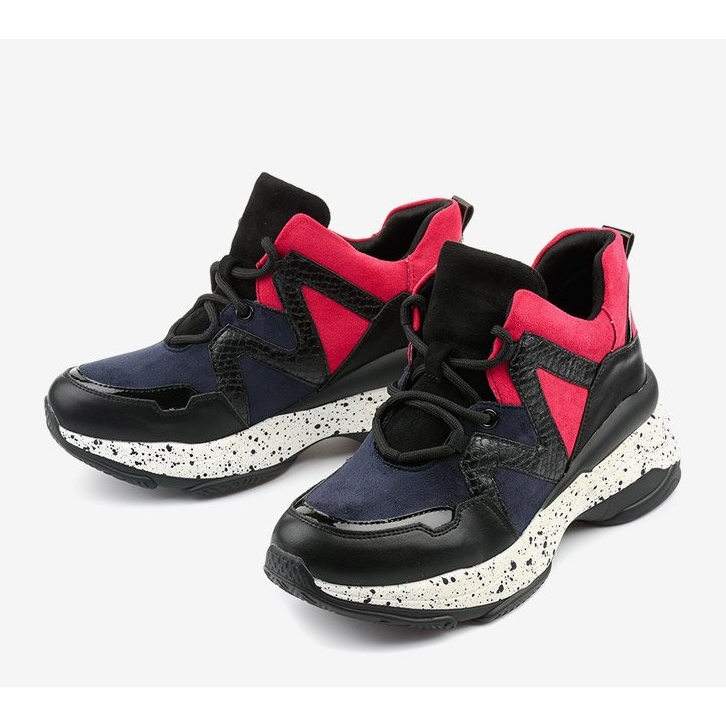 Mustat urheilukengät, jotka on valmistettu eko-nahka-mokkanahasta Clavelinasta punainen laivastonsininen 1