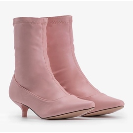 Vaaleanpunaiset korkokengät ja Ragemour -sukka vaaleanpunainen 2