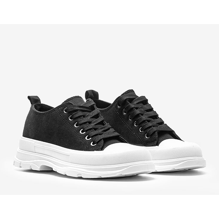 Mustat lenkkarit paksussa Alyssa -pohjassa 1