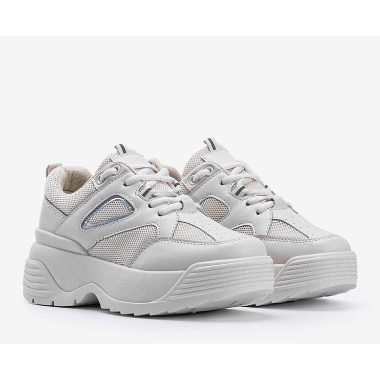 Beige lenkkarit paksulla Jaida -pohjalla 2