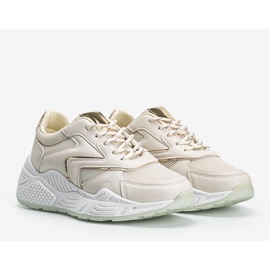 Beige lenkkarit paksulla pohjalla ja metalliset Kenna -yksityiskohdat 1